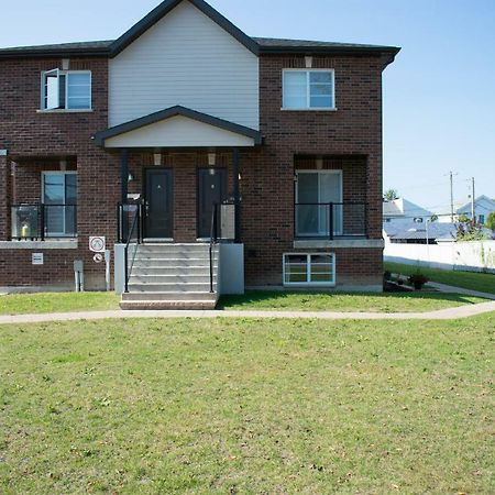 Luxury Two Story Villa Unit A Laval Ngoại thất bức ảnh
